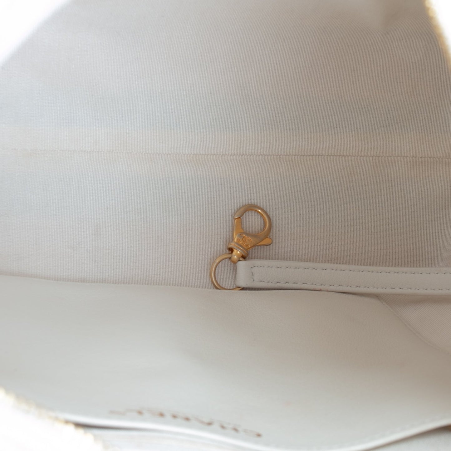 CHANEL 2022 Close To Me Hobo - White