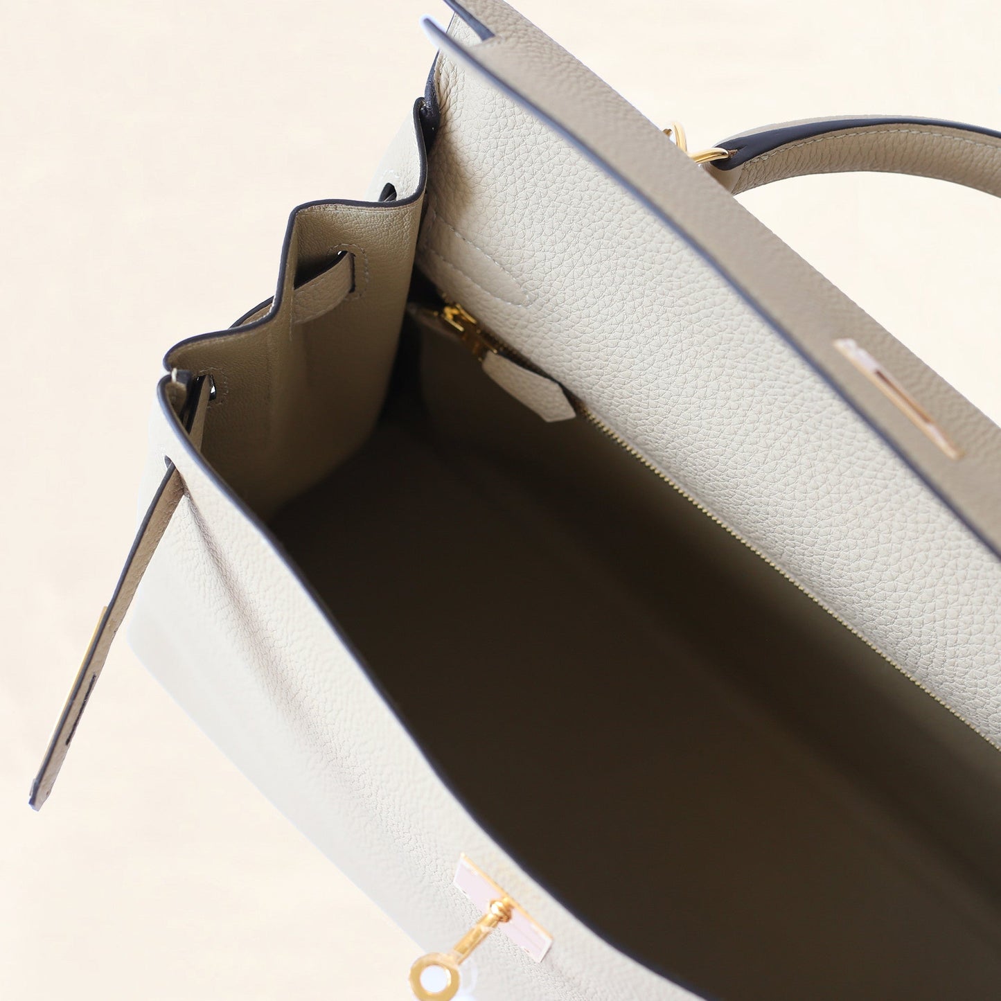 Hermès | Trench Togo Retourne Kelly - Gold Hardware | 32