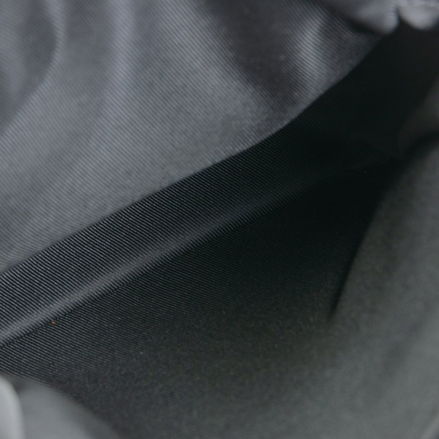 LOUIS VUITTON Avenue Slingbag - Damier Graphite