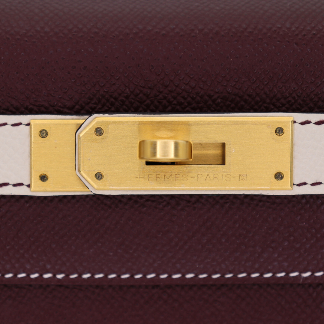 Hermès 28cm Kelly HSS Sellier Bordeaux/Craie Epsom Leather Brushed Gold Hardware