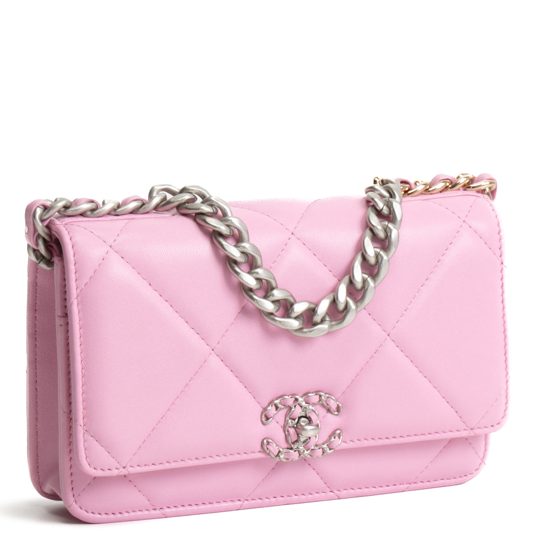 CHANEL 19 Wallet on Chain - Pink