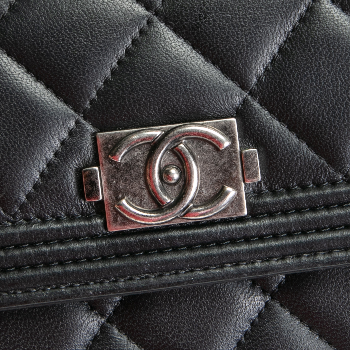 CHANEL Quilted Lambskin Boy Flap Wallet - Black