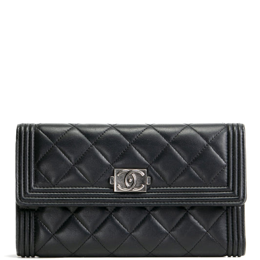 CHANEL Quilted Lambskin Boy Flap Wallet - Black