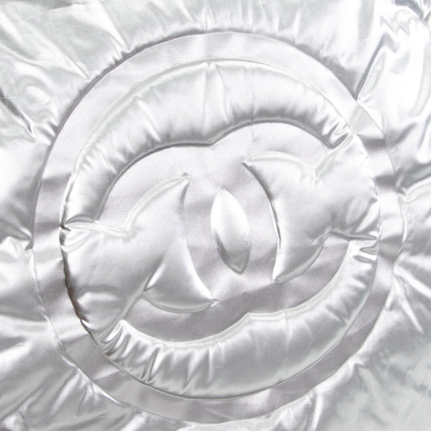 CHANEL Doudoune Tote Embossed Nylon Large- Metallic Silver