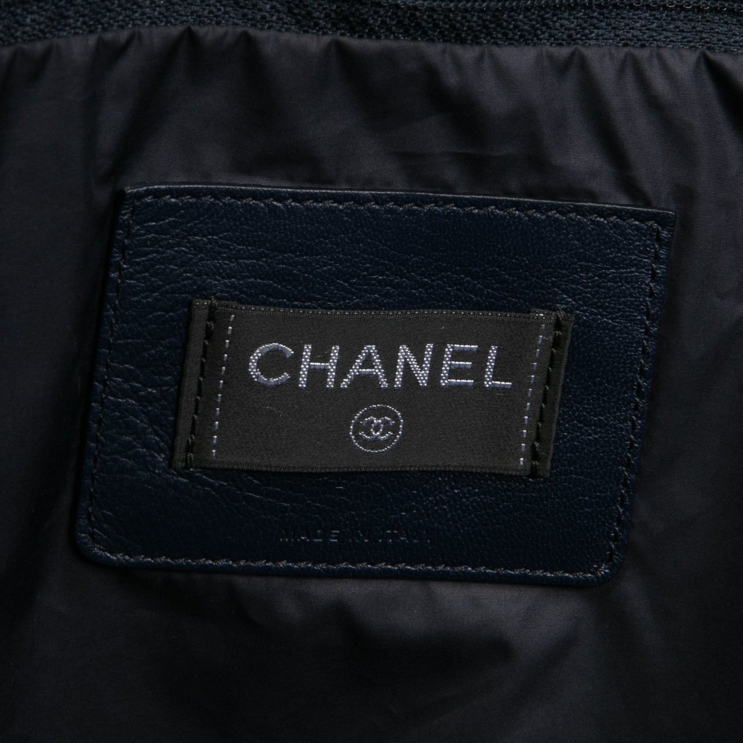 CHANEL Doudoune Tote Embossed Nylon Large- Metallic Silver