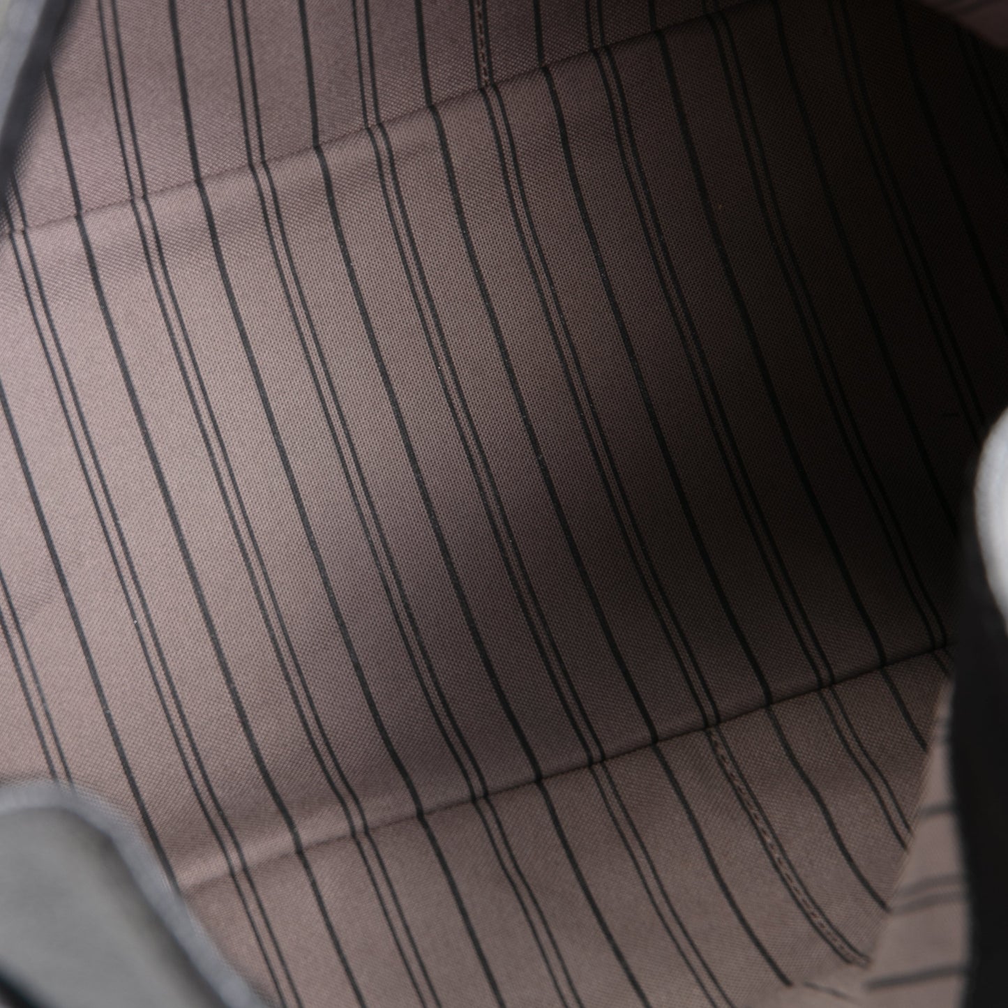 LOUIS VUITTON Artsy MM Empreinte- Black