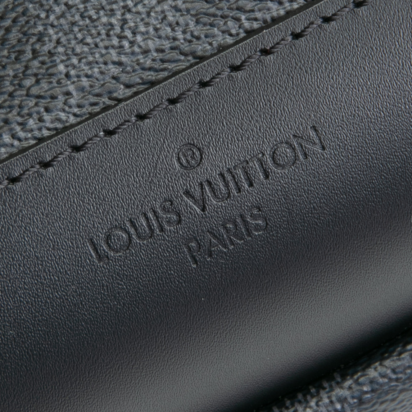 LOUIS VUITTON Avenue Slingbag - Damier Graphite