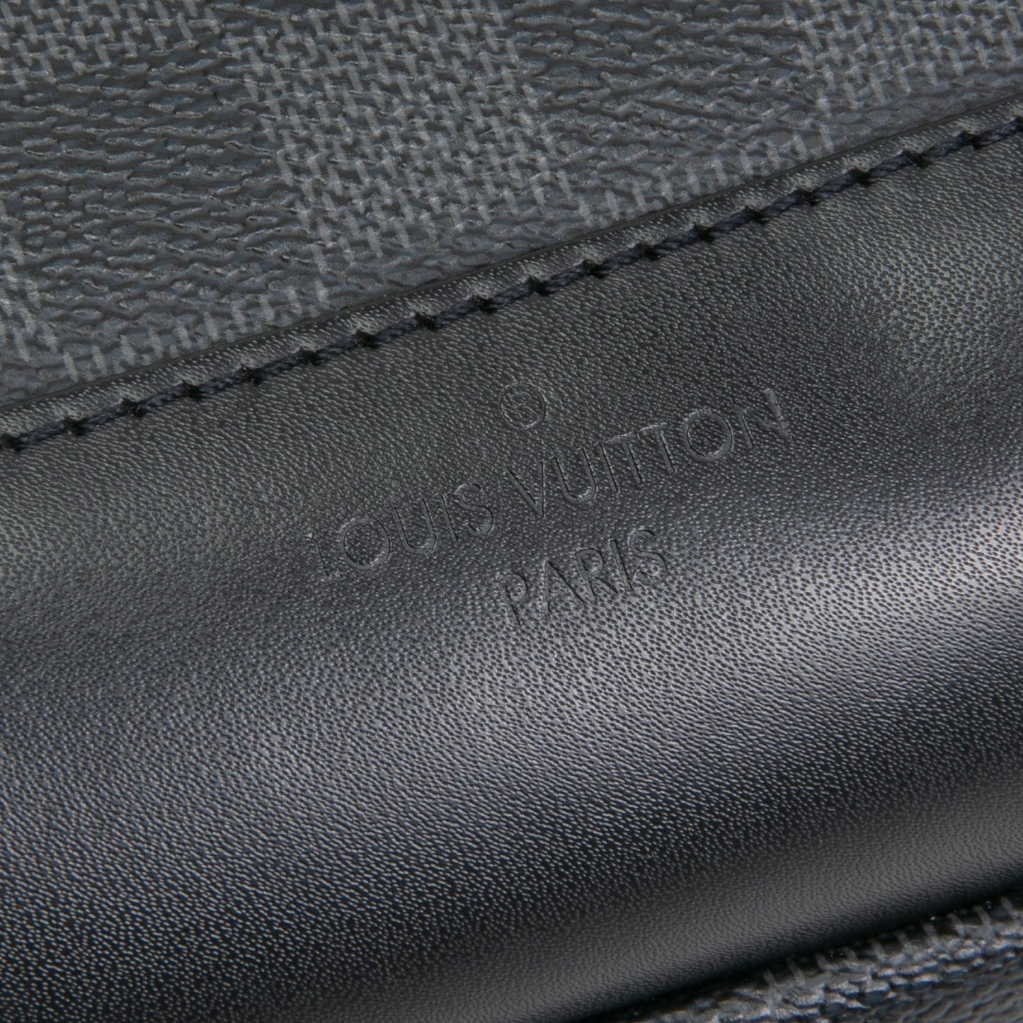 LOUIS VUITTON Avenue Slingbag - Damier Graphite